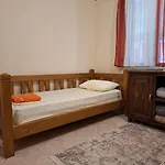 Nena Semi * Tirana
