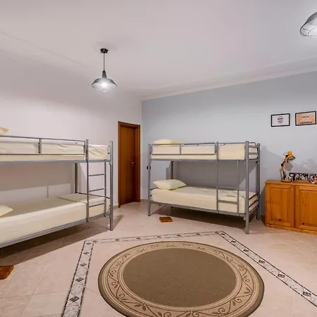 Nena Semi * Tirana