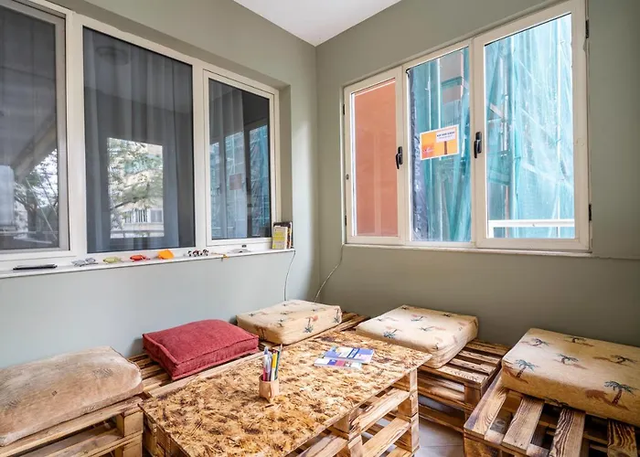 Nena Semi Albergue Tirana